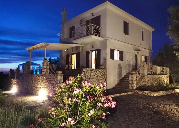 Katia * Tsoukaládhes